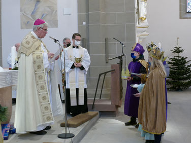 Diözesale Aussendung der Sternsinger des Bistums Fulda in St. Crescentius (Foto: Karl-Franz Thiede)